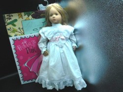 WHITE DRESS DOLL KNIT FACE GOOD